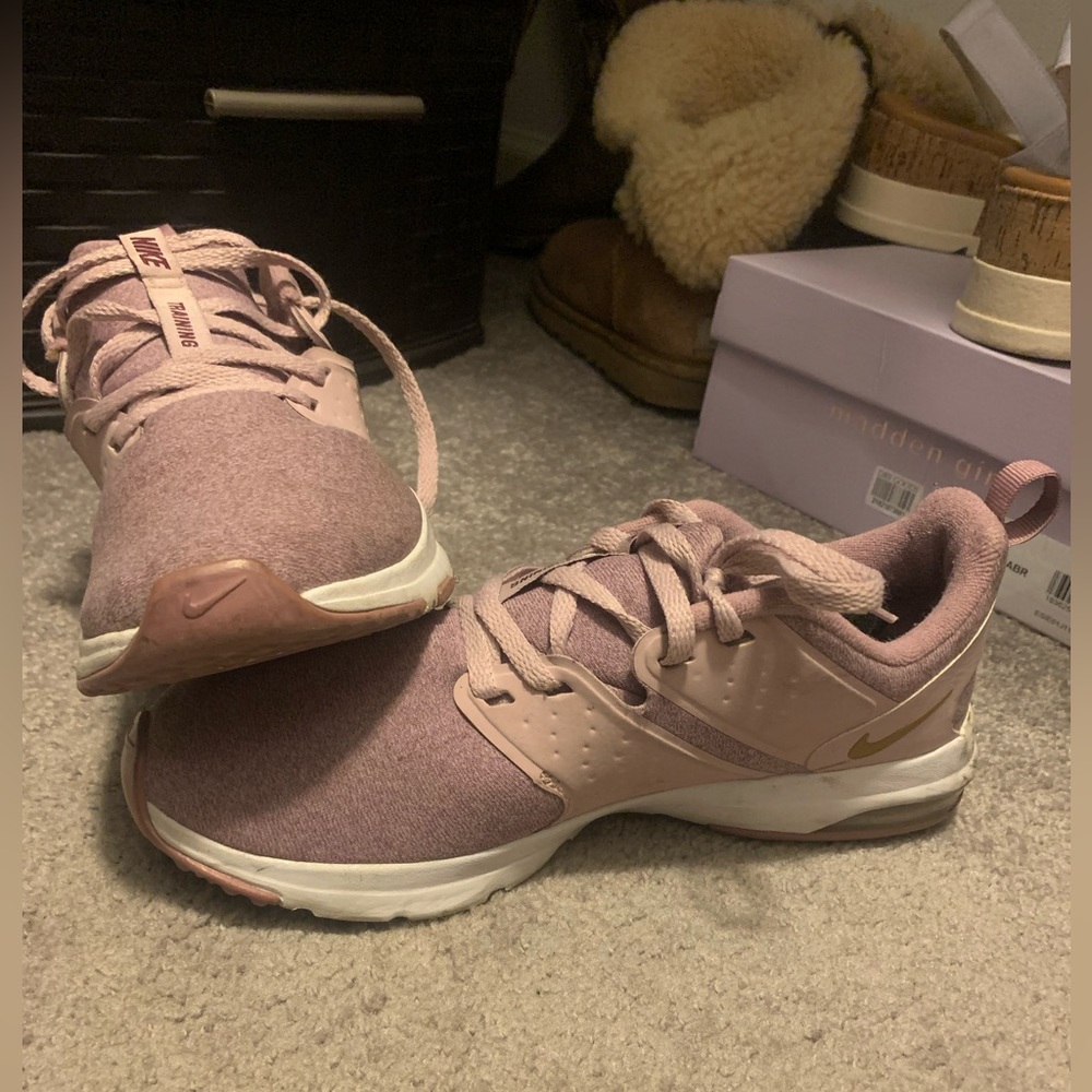Nike Presto running sneakers. Light and comfortable. A for sure favorite !